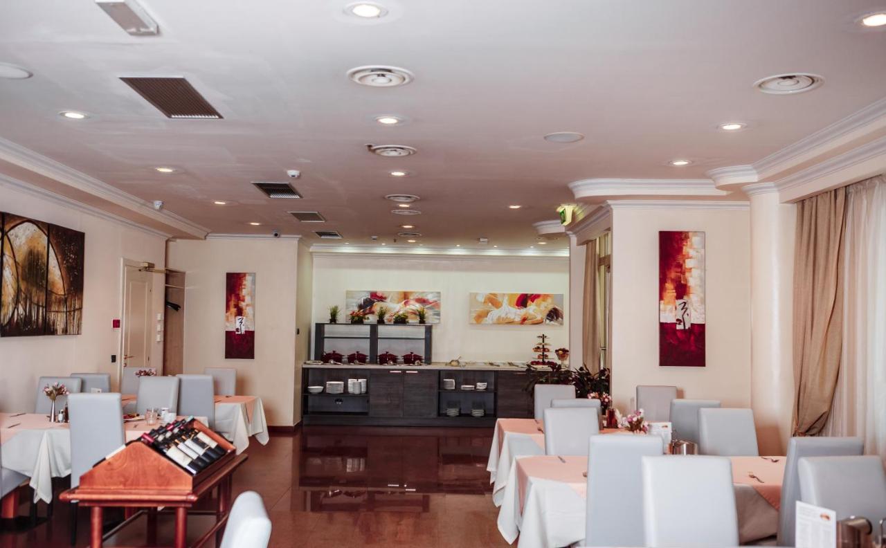 Hotel Pushkin Uralsk Eksteriør billede