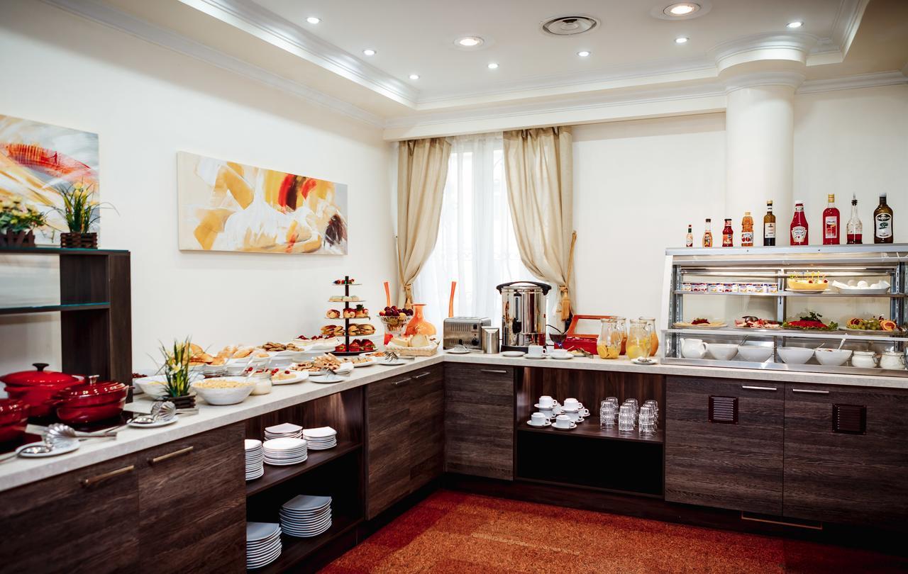 Hotel Pushkin Uralsk Eksteriør billede
