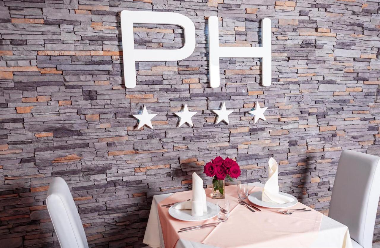 Hotel Pushkin Uralsk Eksteriør billede
