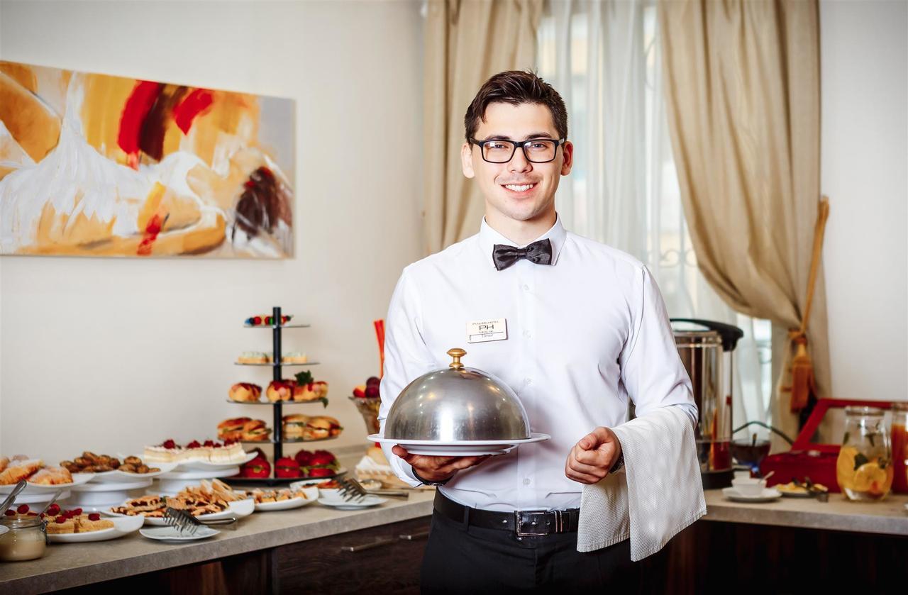 Hotel Pushkin Uralsk Eksteriør billede