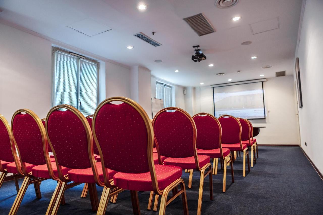 Hotel Pushkin Uralsk Eksteriør billede