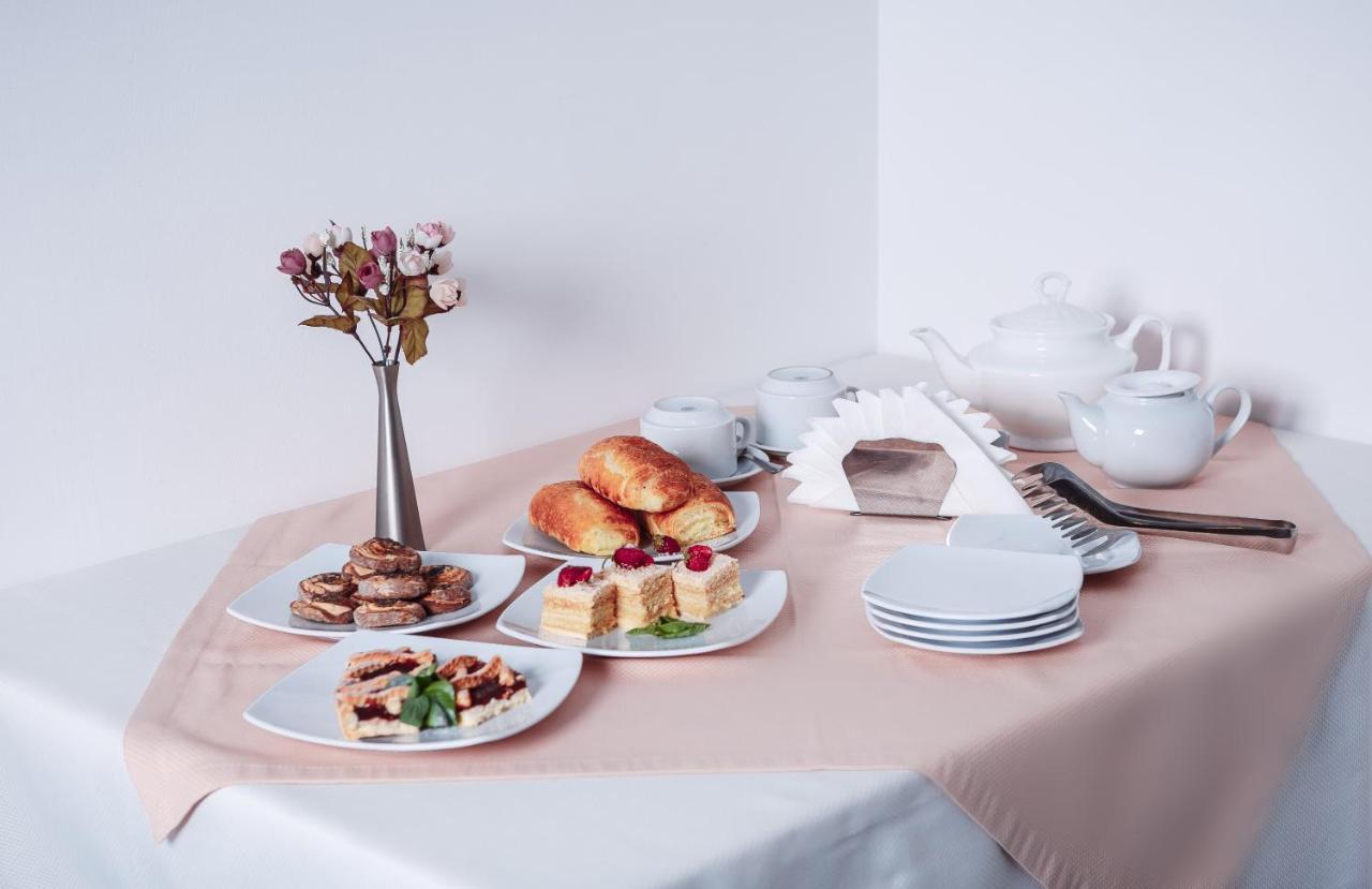 Hotel Pushkin Uralsk Eksteriør billede