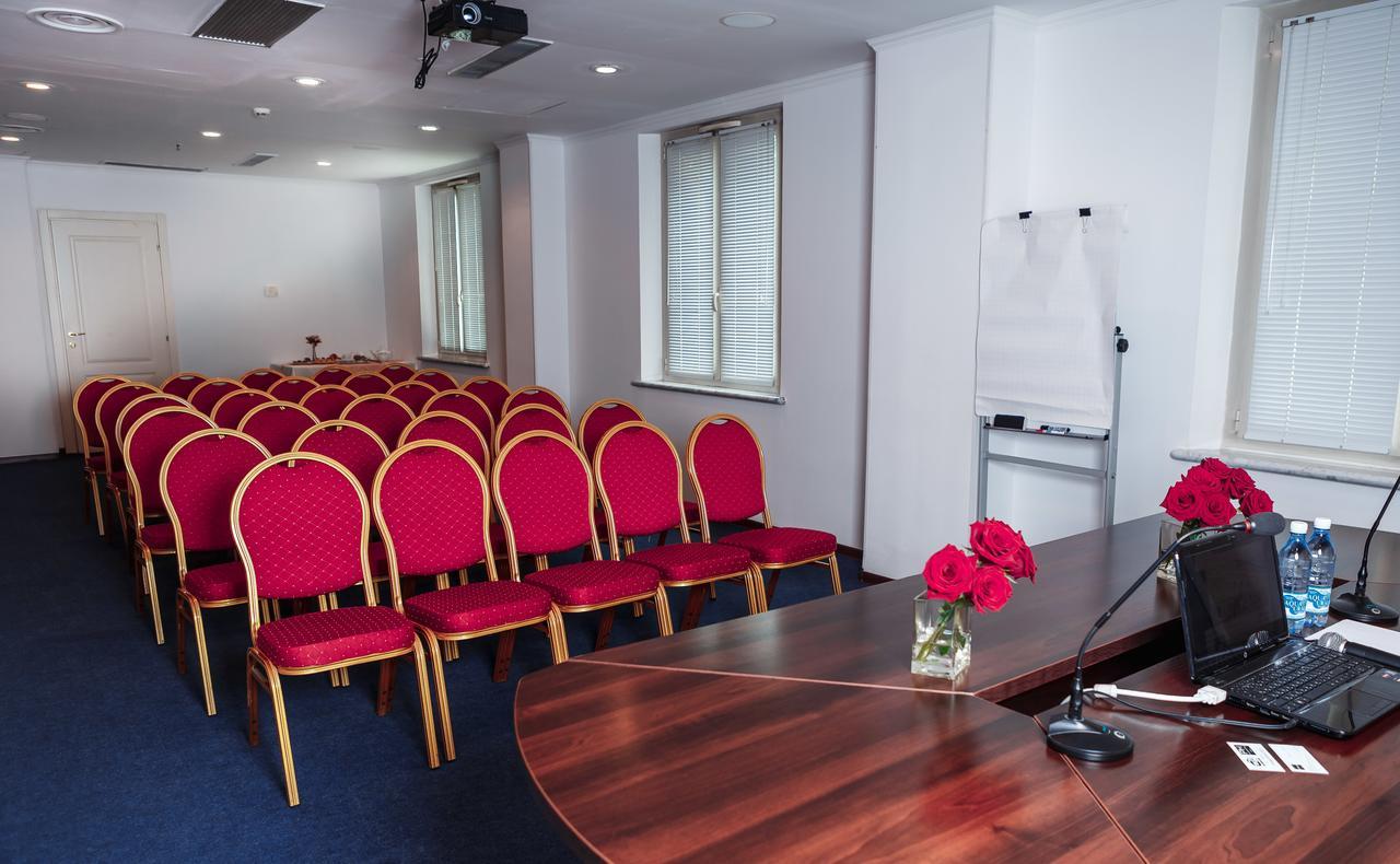Hotel Pushkin Uralsk Eksteriør billede